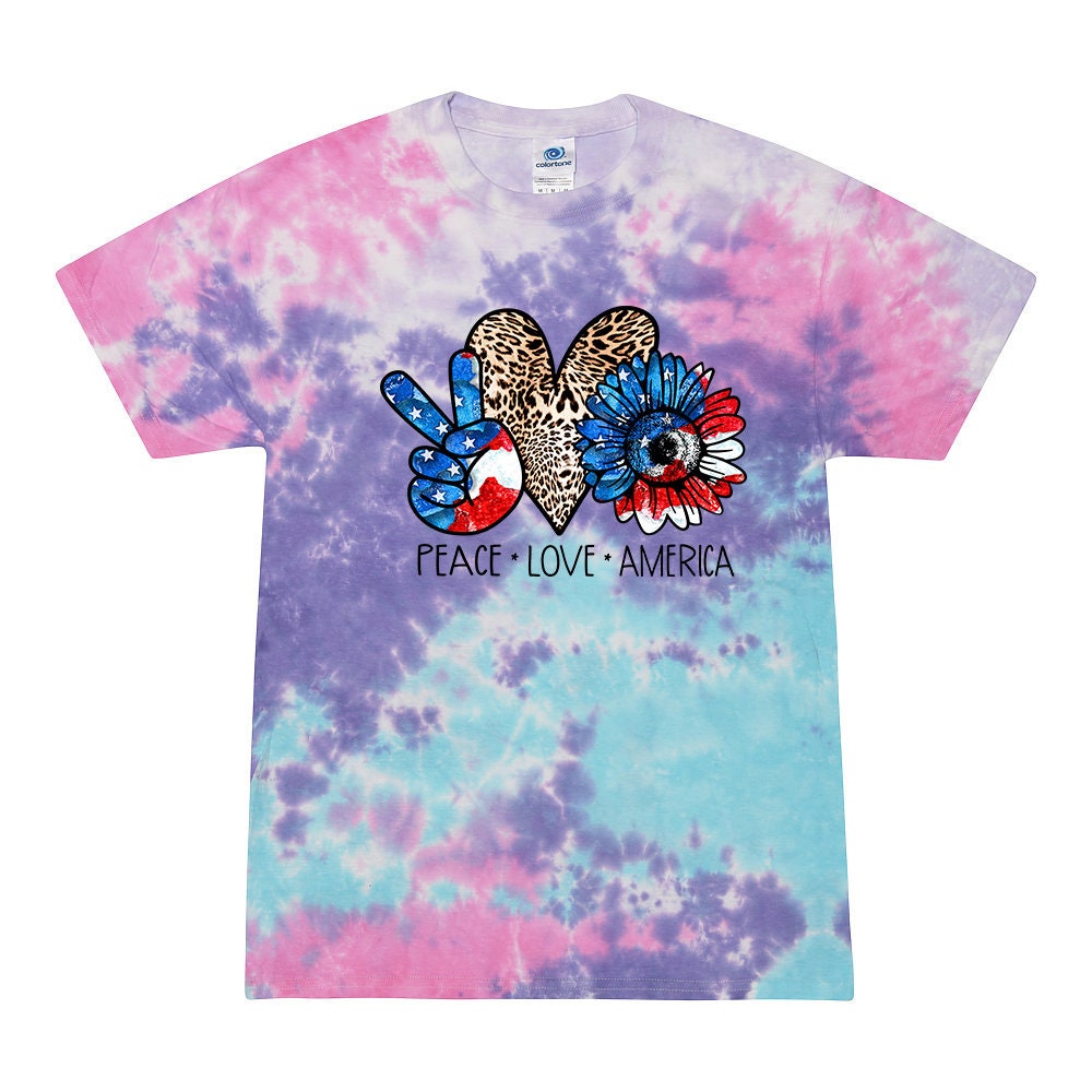 USA Flag Leopard Heart T-Shirt: Retro 4th July American Pride