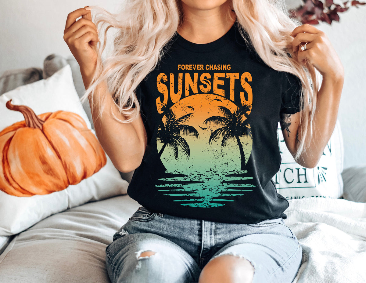 Retro Sunset Rays Tee: Vintage Beachy Vibes Shirt