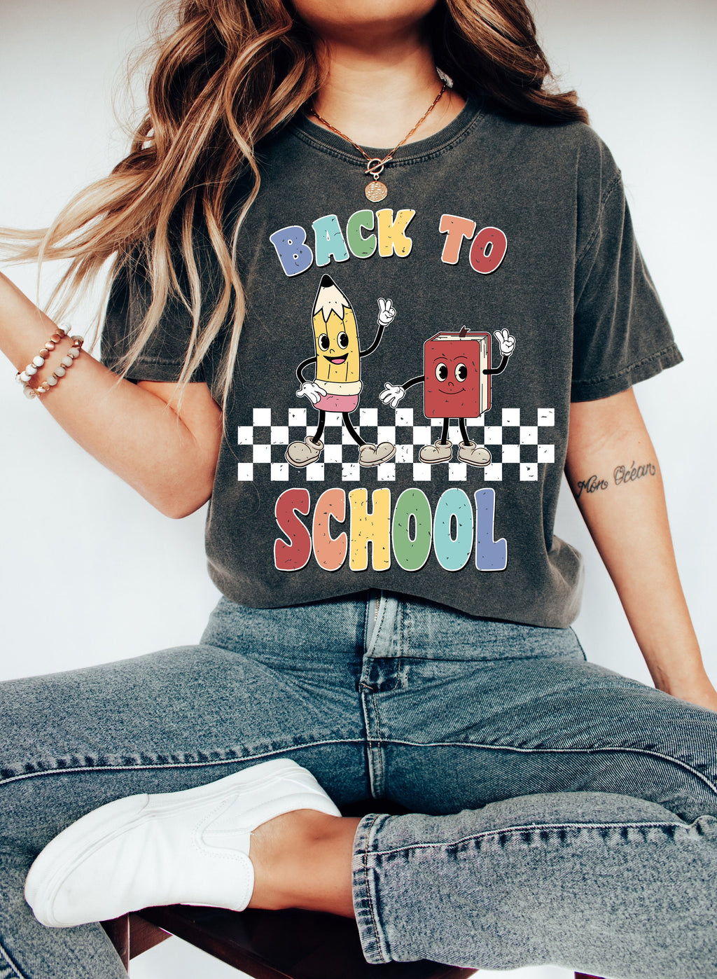 Back To School Teacher Shirt: Retro Pencil & Book Design