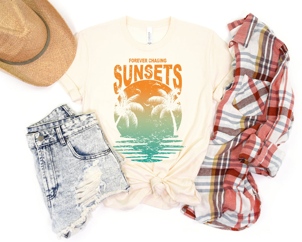 Retro Sunset Rays Tee: Vintage Beachy Vibes Shirt