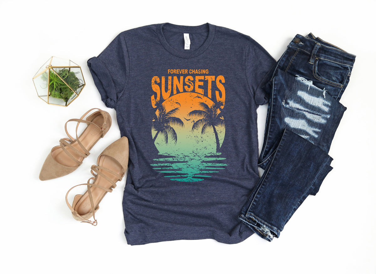 Retro Sunset Rays Tee: Vintage Beachy Vibes Shirt
