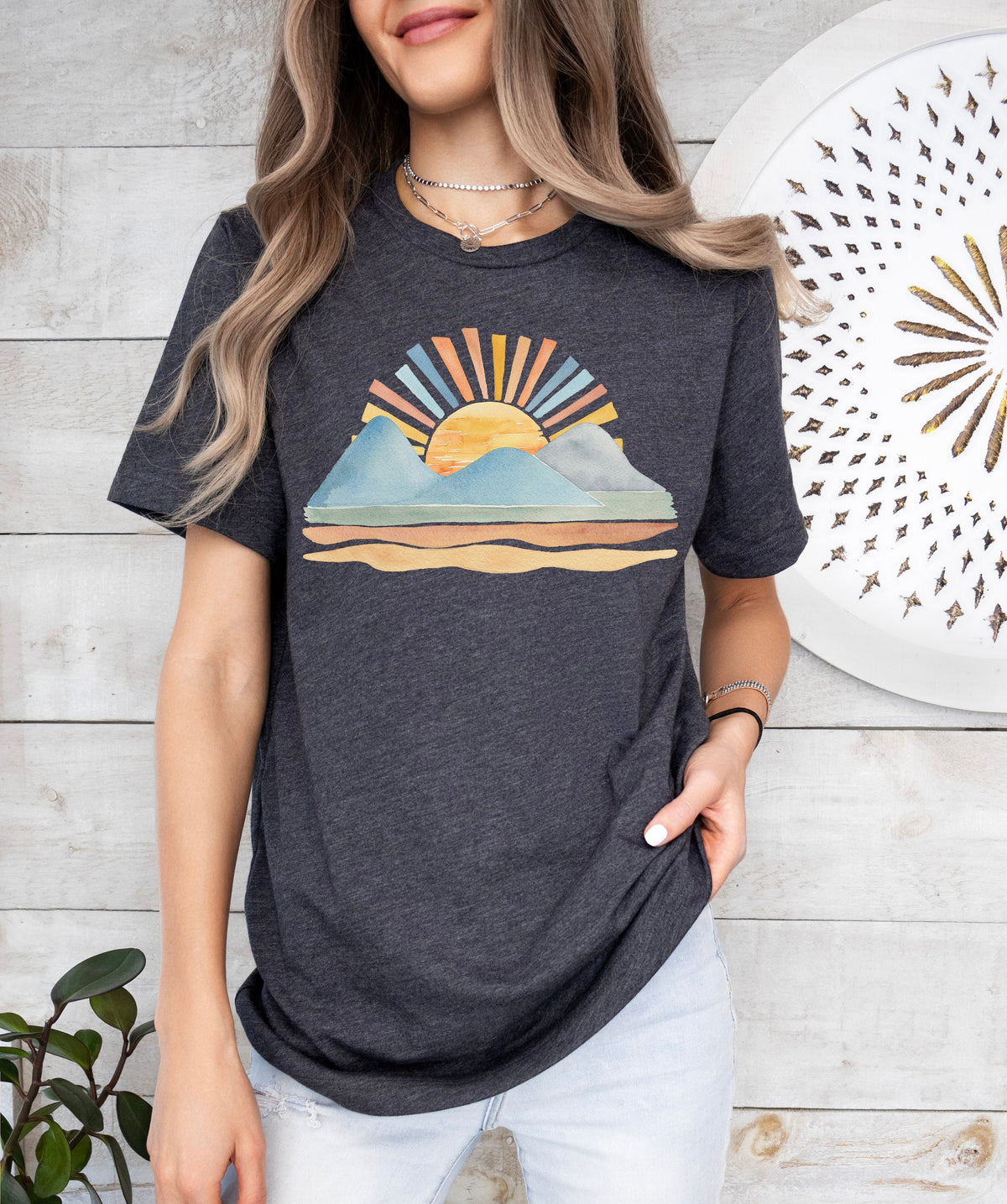 Retro Sunset Graphic Tee: Wavy Sun Rays, Beachy Vibes
